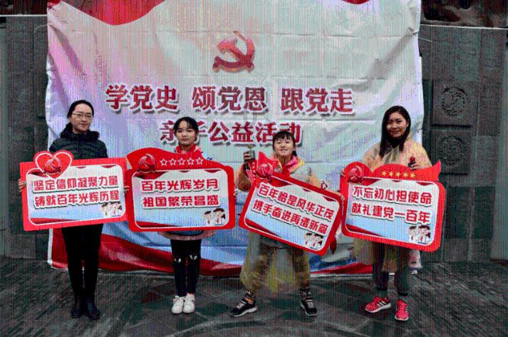 儿子的女朋友告诉儿子她妈做手术了我该不该去看望？游戏画面